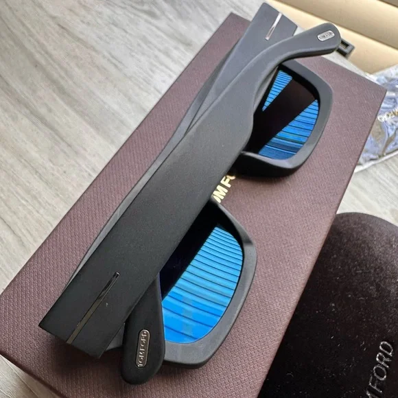 Tom Ford Matte Black Sunglasses - Picture 4 of 7